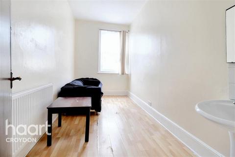 2 bedroom flat to rent, Prince Road, SE25