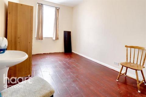 2 bedroom flat to rent, Prince Road, SE25