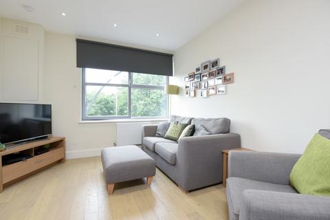 1 bedroom flat to rent, Sundial Court, Barnsbury Lane, Tolworth, KT5