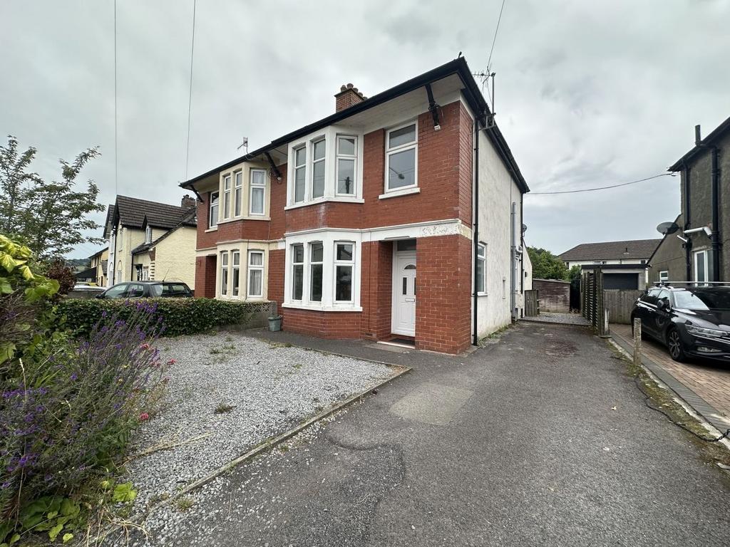 St Davids Crescent, Brecon, LD3 3 bed semidetached house for sale £