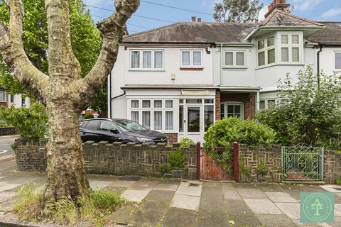 3 bedroom end of terrace house for sale, Wellington Road, EN1