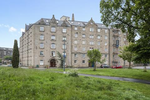 18/12 Johns Place, Edinburgh, EH6 7EN