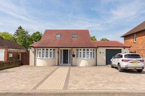 4 bedroom detached house for sale, Raleigh Drive, Horley RH6