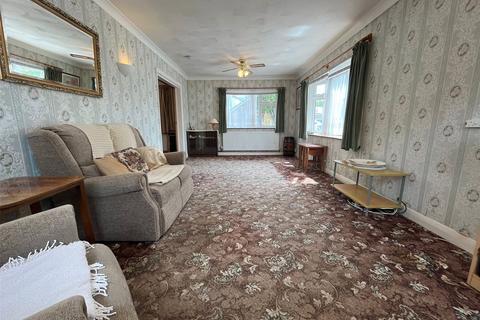 3 bedroom bungalow for sale, Cambria Crescent, Gravesend, Kent, DA12