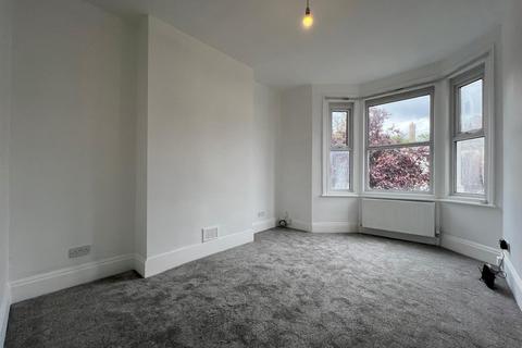 2 bedroom flat to rent, Top Flat, Venner Road, Sydenham, SE26