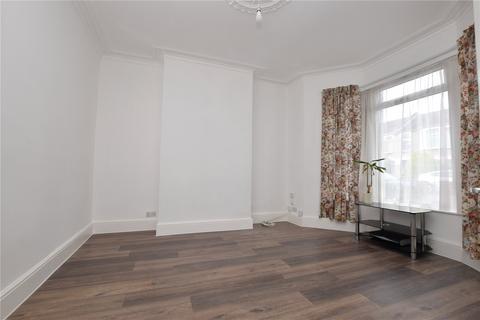 3 bedroom terraced house to rent, Holmwood Road, Ilford, IG3