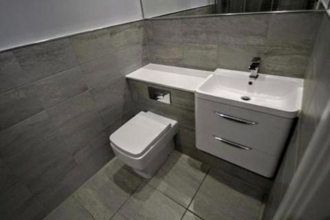 2 bedroom flat to rent, 4 Tate House, 5-7 New York Road, Leeds, West Yorkshire, LS2 7QW, UK