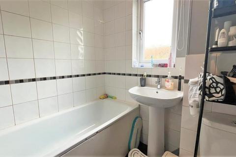2 bedroom end of terrace house to rent, Wych Hill Park, Woking GU22