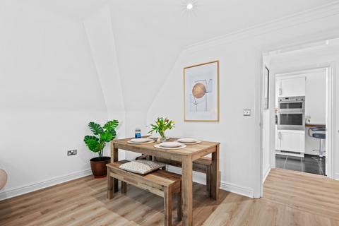 Flat 9, Cavendish Court Cavendish Road, Weybridge, KT13 0JN