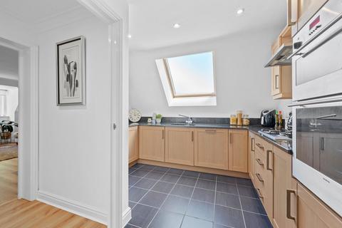 Flat 9, Cavendish Court Cavendish Road, Weybridge, KT13 0JN