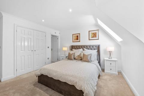 Flat 9, Cavendish Court Cavendish Road, Weybridge, KT13 0JN