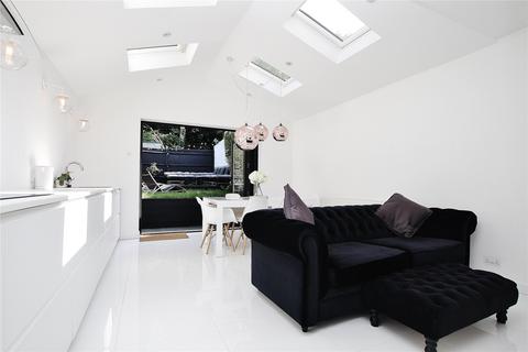 109 Connaught Road, Brookwood, Woking, GU24 0EU