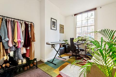 2 bedroom flat to rent, Freedom Street Battersea SW11