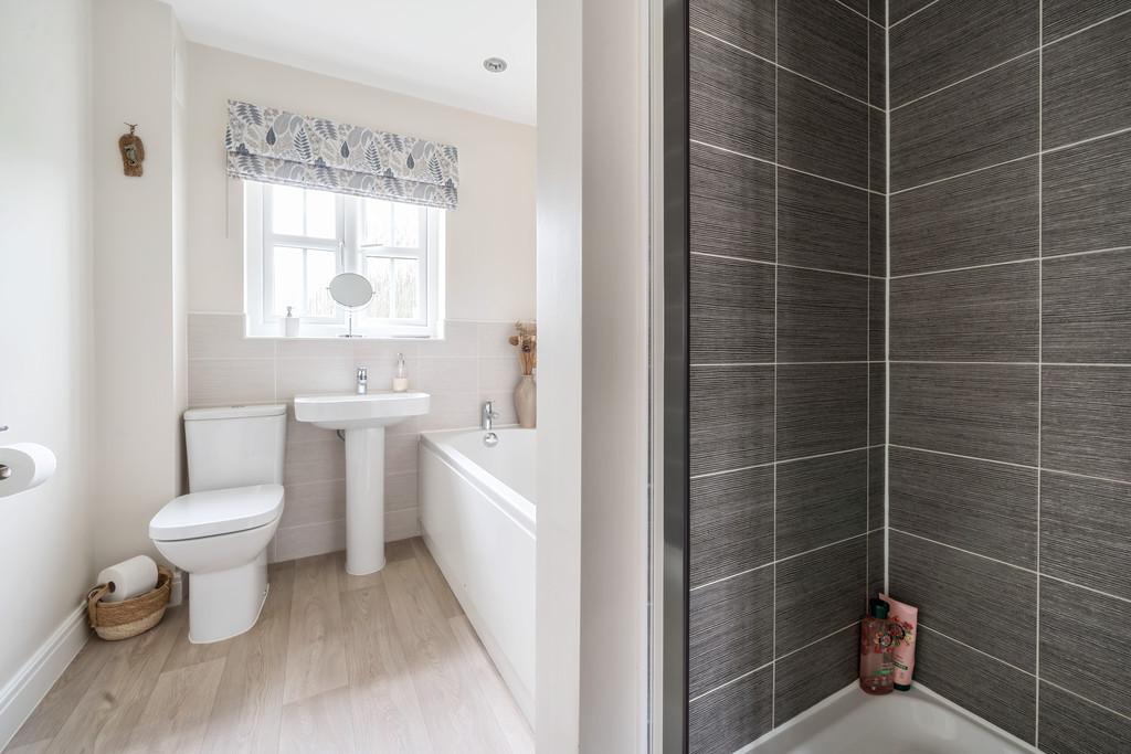 En-Suite Bathroom
