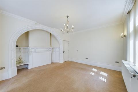 2 bedroom ground floor flat for sale, Radnor Park West , Folkestone