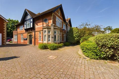 2 bedroom ground floor flat for sale, Radnor Park West , Folkestone