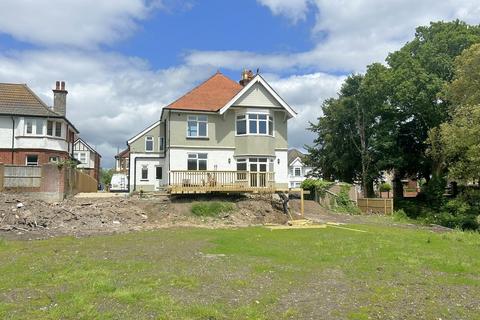 5 bedroom detached house to rent, Alexandra Road, Lower Parkstone, Poole, BH14