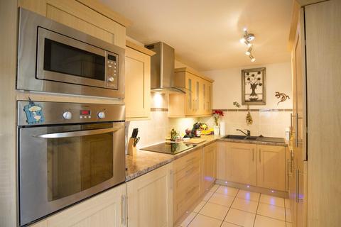 2 bedroom apartment for sale, Portsmouth Road, Surbiton KT6