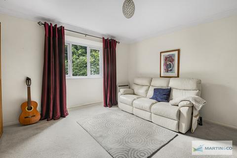 12 Birchend Close, South Croydon, CR2 7DS