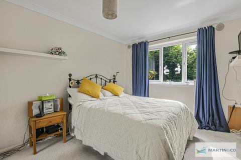 12 Birchend Close, South Croydon, CR2 7DS