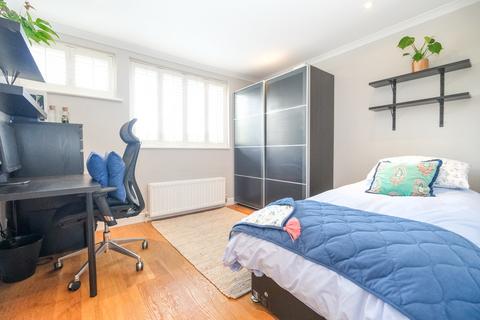 13 Darwin Close, Orpington, BR6 7EP