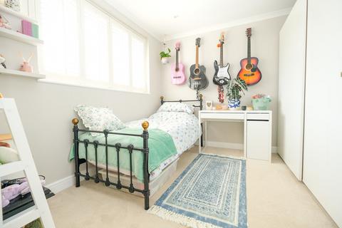 13 Darwin Close, Orpington, BR6 7EP