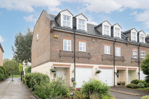 3 bedroom terraced house for sale, Esher KT10