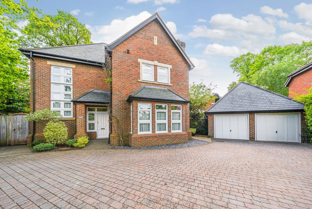 Maybury Hill, Woking, GU22 4 bed detached house - £1,250,000