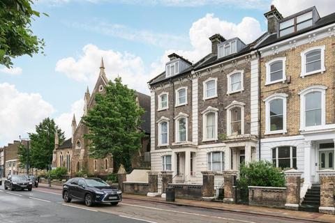 1 bedroom flat for sale, East Hill, London