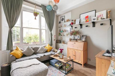 1 bedroom flat for sale, East Hill, London