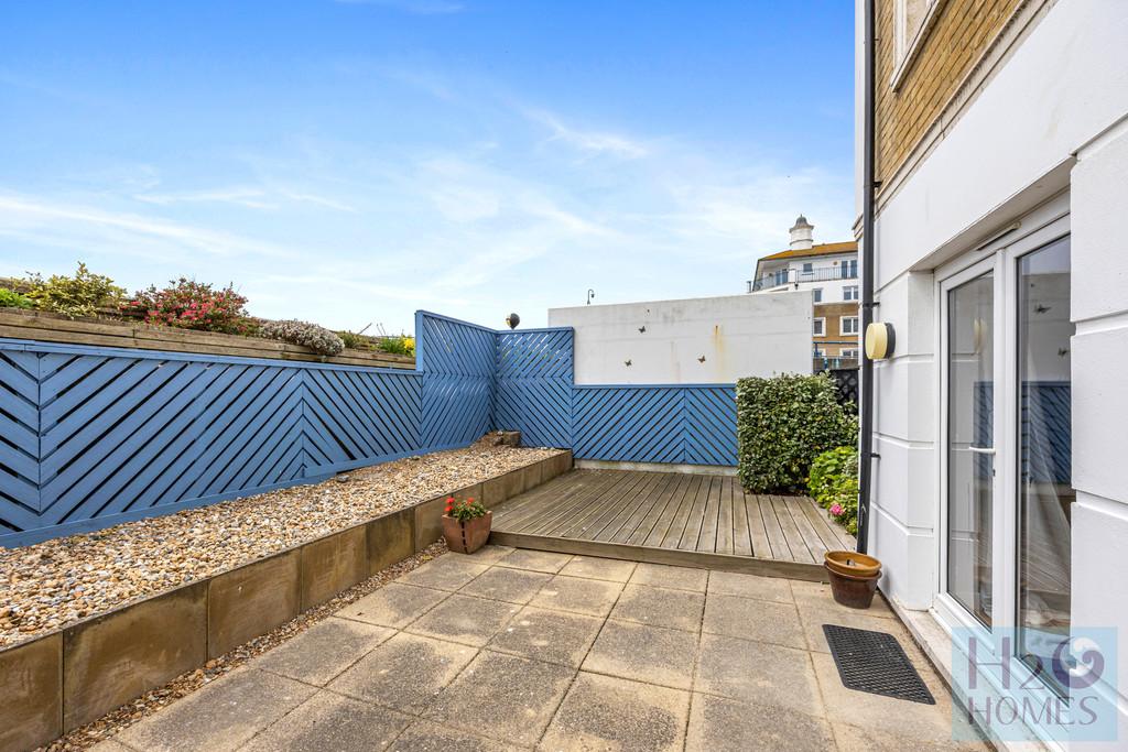 Brittania court, 40-001