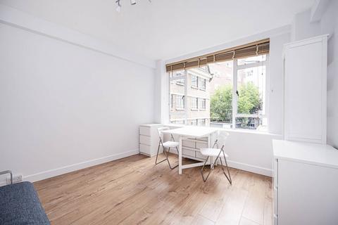 Studio to rent, Charterhouse Square, Clerkenwell, London, EC1M