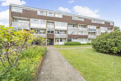 2 bedroom flat for sale, Hill View Court, Surrey GU22