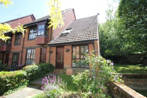 23 Badgers Close, Woking, GU21 3JF