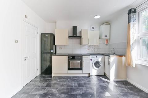 1 bedroom flat to rent, London Road, Hackbridge, SM6