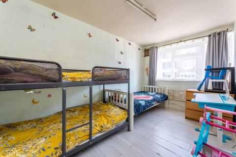 2 bedroom flat for sale, Larch Avenue, W3, Acton, London, W3