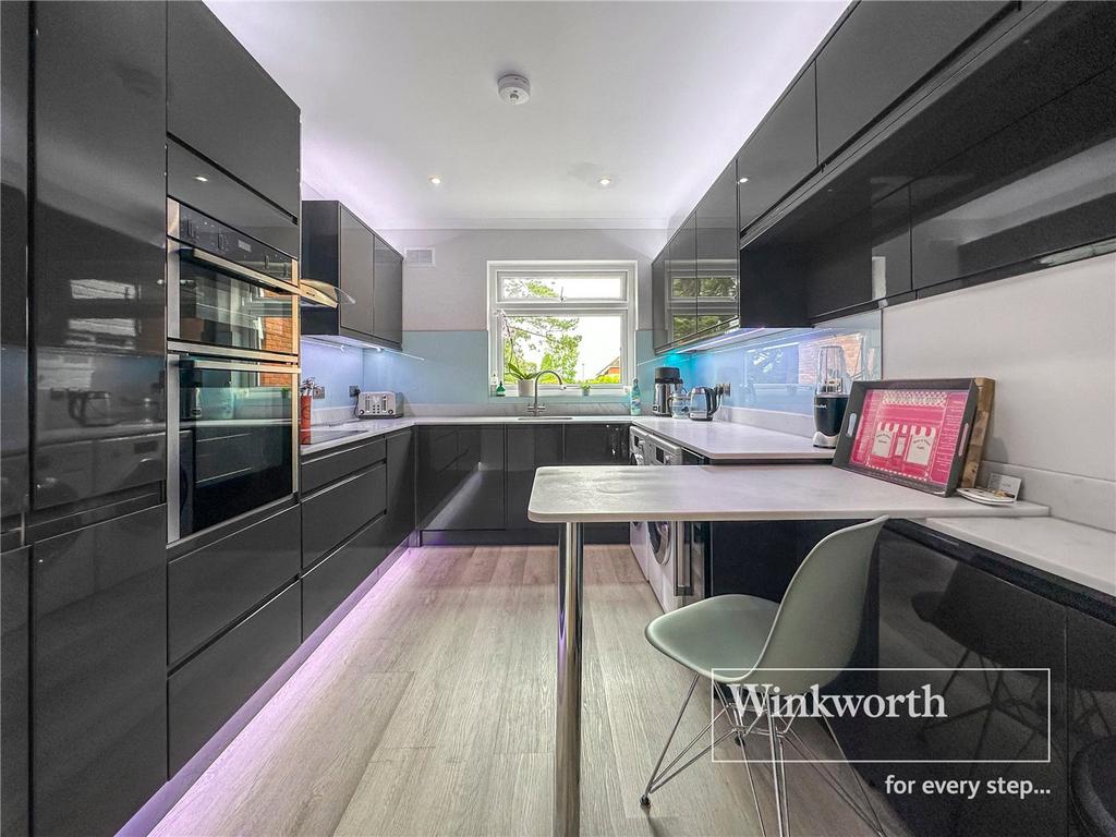 Ferndown, Dorset BH22 3 bed apartment for sale £350,000