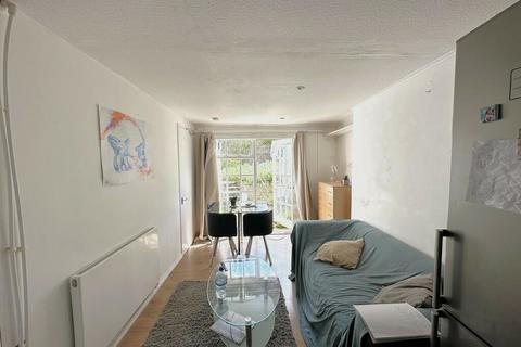 2 bedroom flat to rent, Caledonian Road, Islington, London