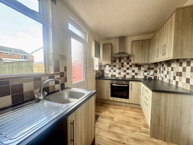FAIRVIEW AVENUE, CLEETHORPES 2 bed terraced house for sale £97,500