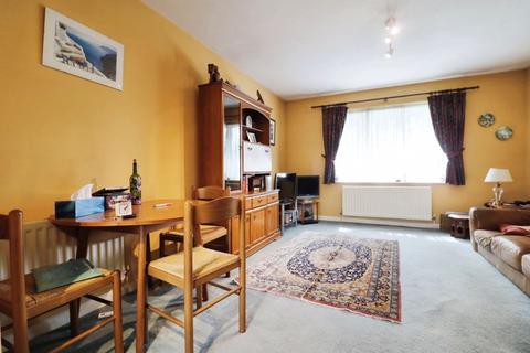 1 bedroom flat for sale, Albany Park, Colnbrook
