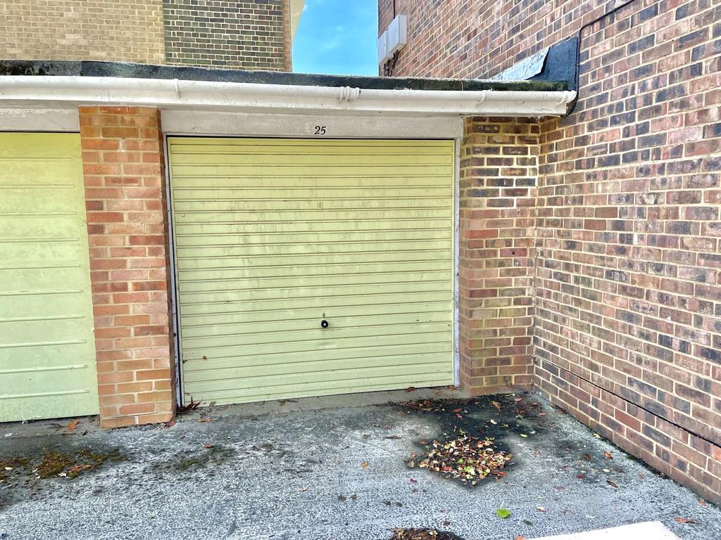 16 Bramber Square Garage