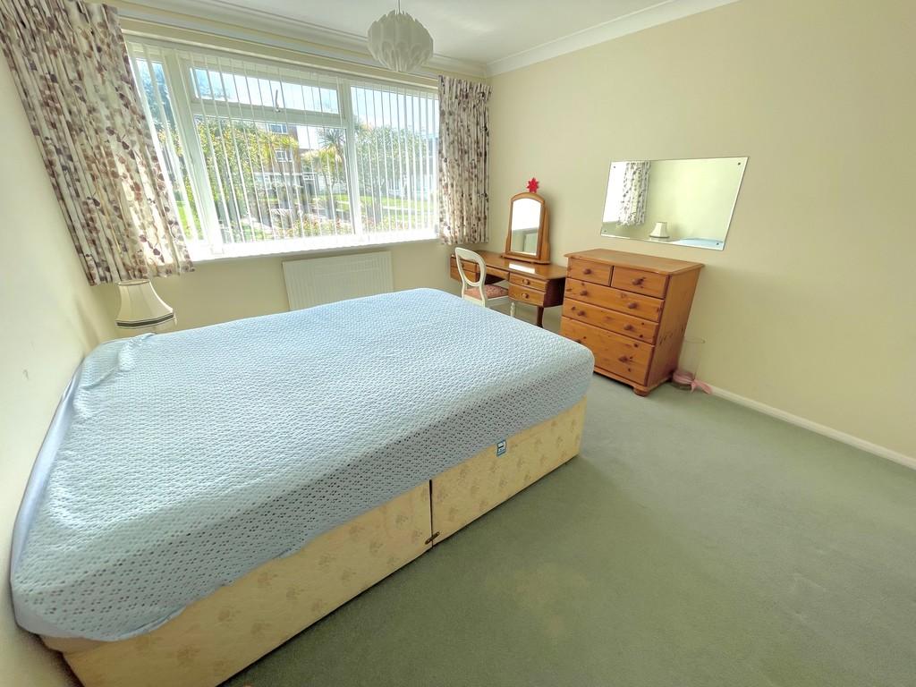 16 Bramber Square Bed1
