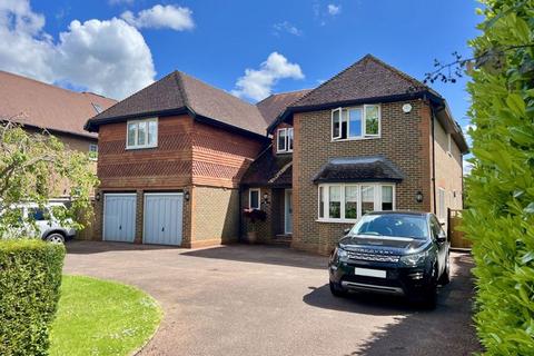 6 bedroom detached house for sale, Avenue Road, Cranleigh