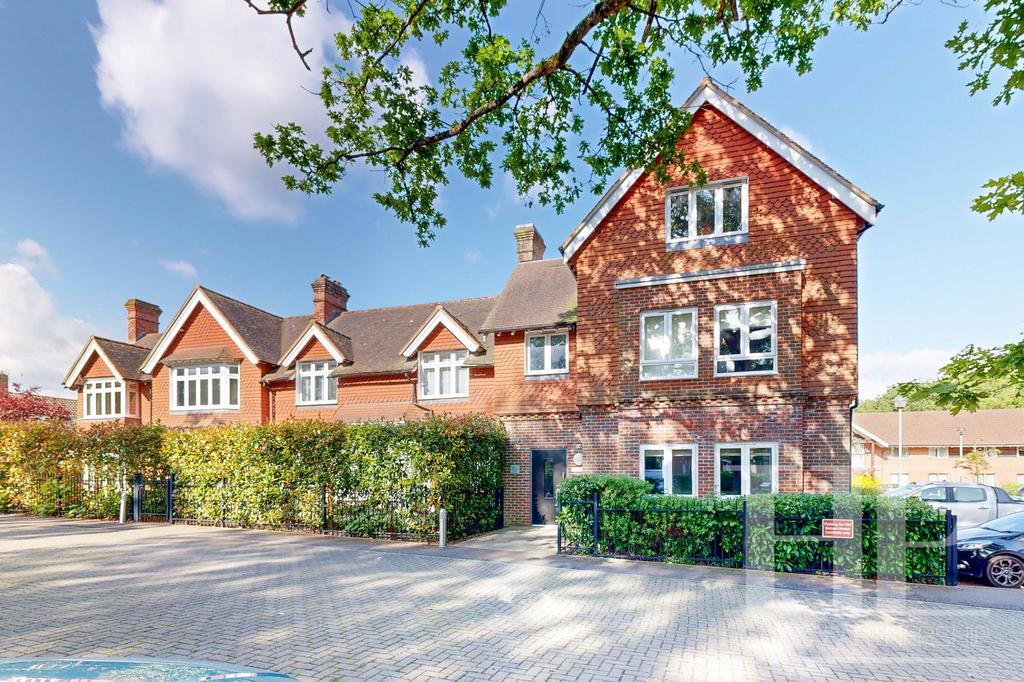 Ifield Green, Crawley RH11 1 bed flat for sale £220,000