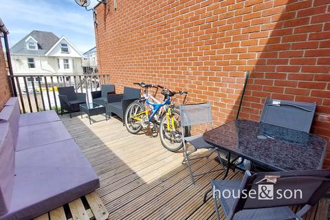 2 bedroom ground floor maisonette for sale, Christchurch Road, Bournemouth, BH7