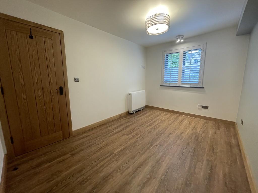 Master Bedroom (1)