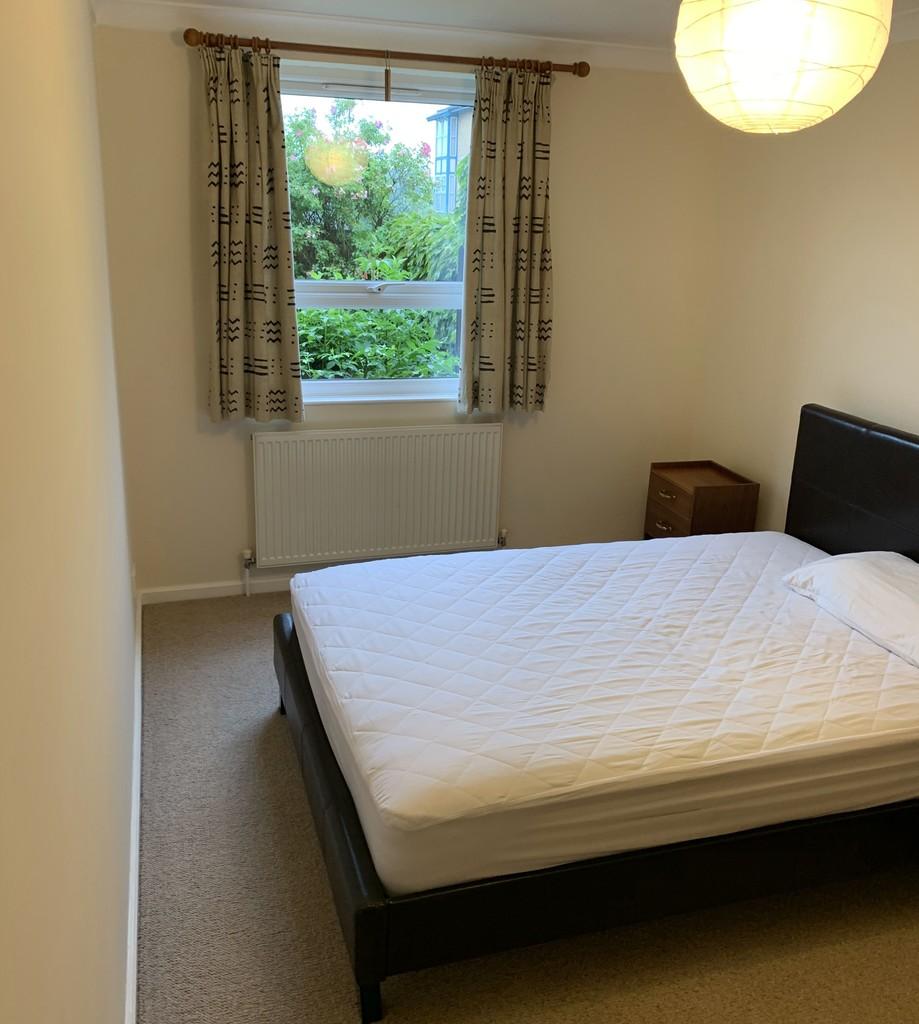 Master Bedroom (2)