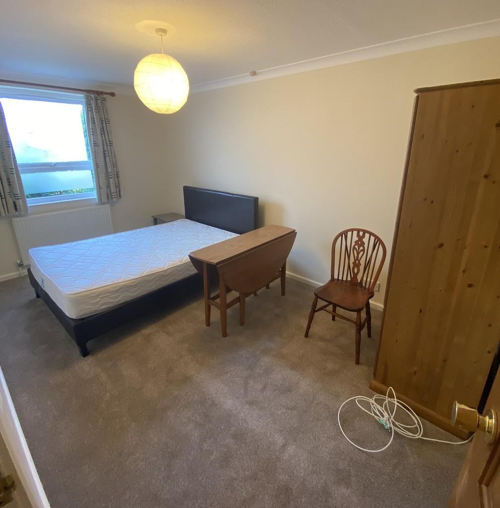 Master Bedroom (1)