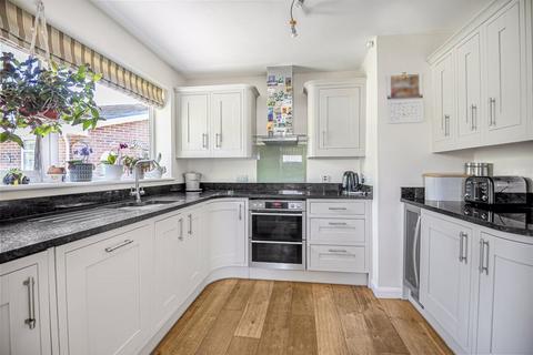 4 bedroom bungalow for sale, Lang Close, Leatherhead