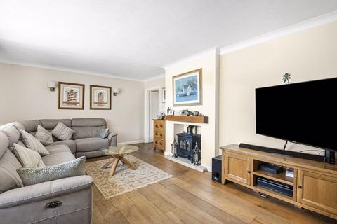 6 Lang Close, Fetcham, Leatherhead, KT22 9NL